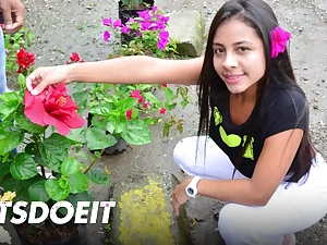 Maria Antonia Alzate picked up for a raunchy deep drilling & facial cumshot